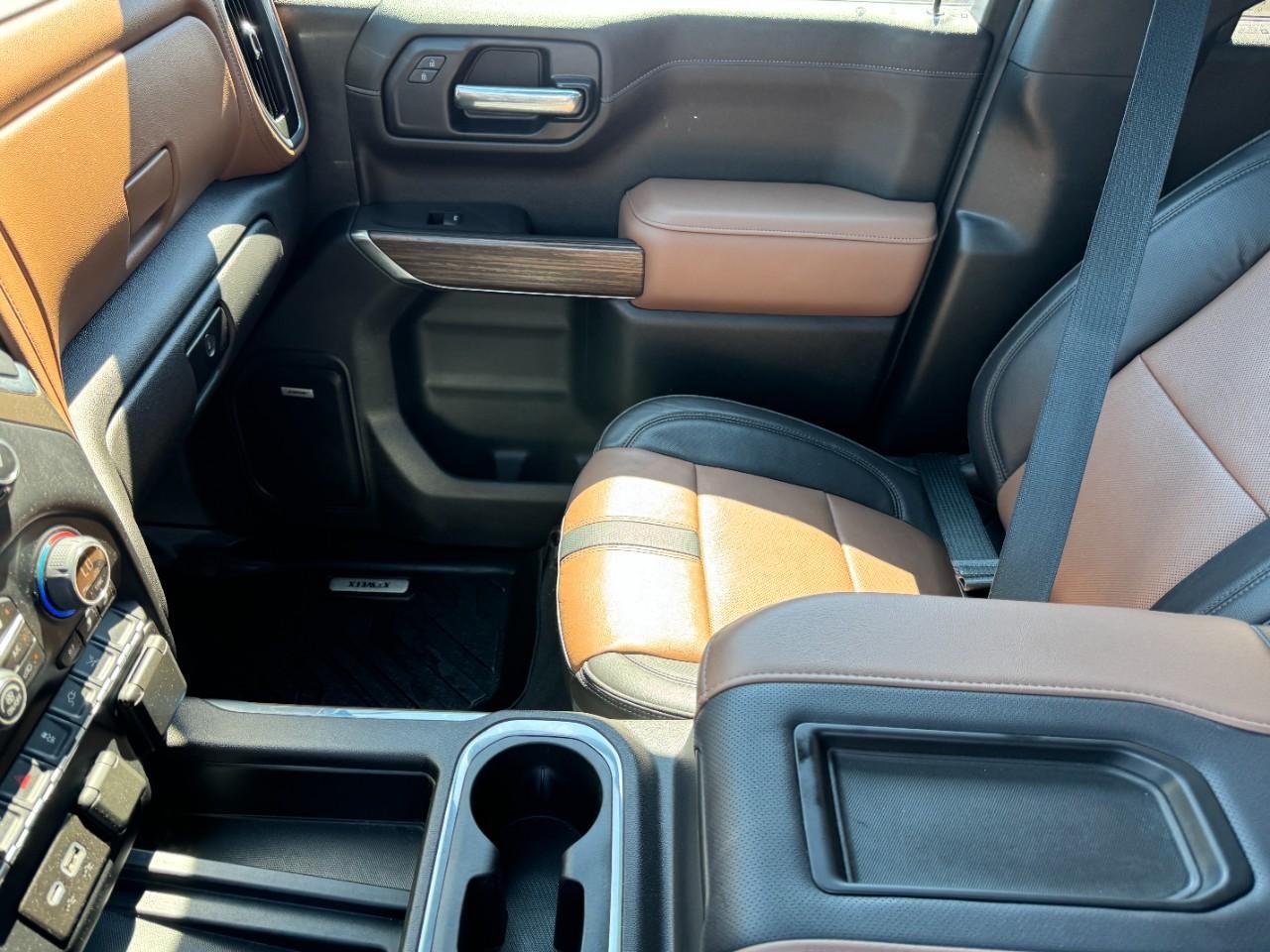 Chevrolet Silverado 1500 LTD Vehicle Full-screen Gallery Image 14