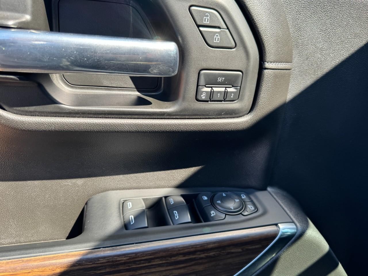 Chevrolet Silverado 1500 LTD Vehicle Full-screen Gallery Image 16