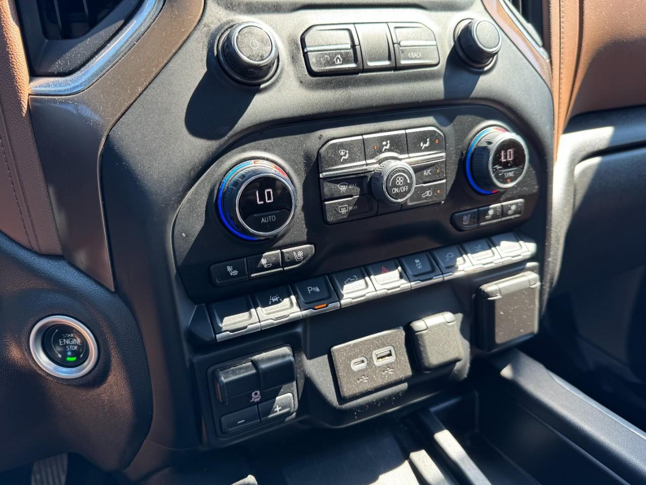 Chevrolet Silverado 1500 LTD Vehicle Full-screen Gallery Image 20