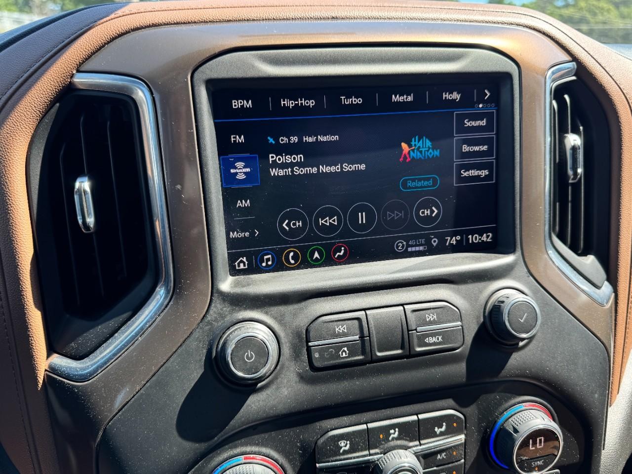 Chevrolet Silverado 1500 LTD Vehicle Full-screen Gallery Image 21