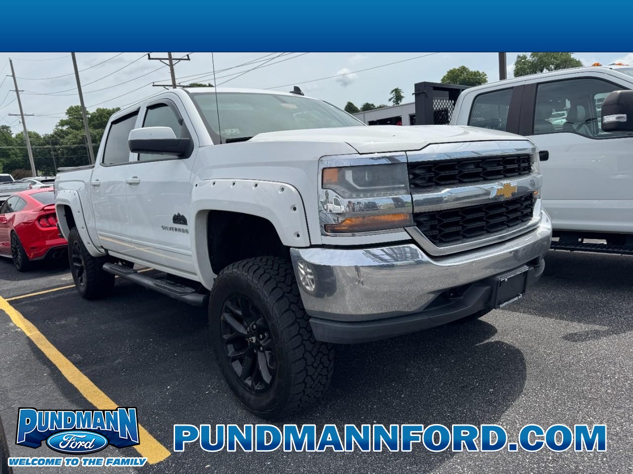 Chevrolet Silverado 1500 Vehicle Full-screen Gallery Image 01