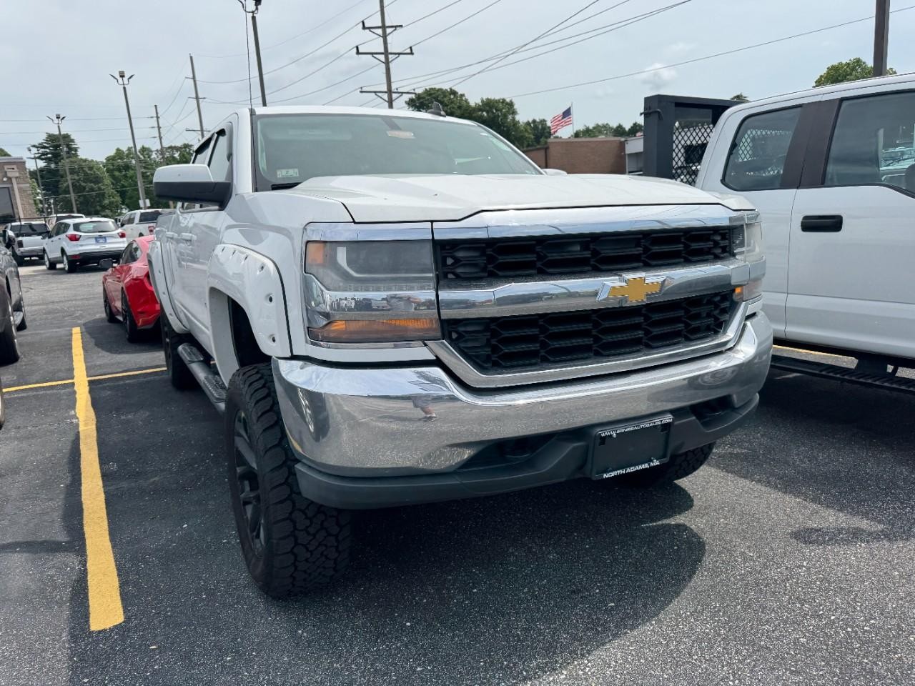 Chevrolet Silverado 1500 Vehicle Full-screen Gallery Image 02