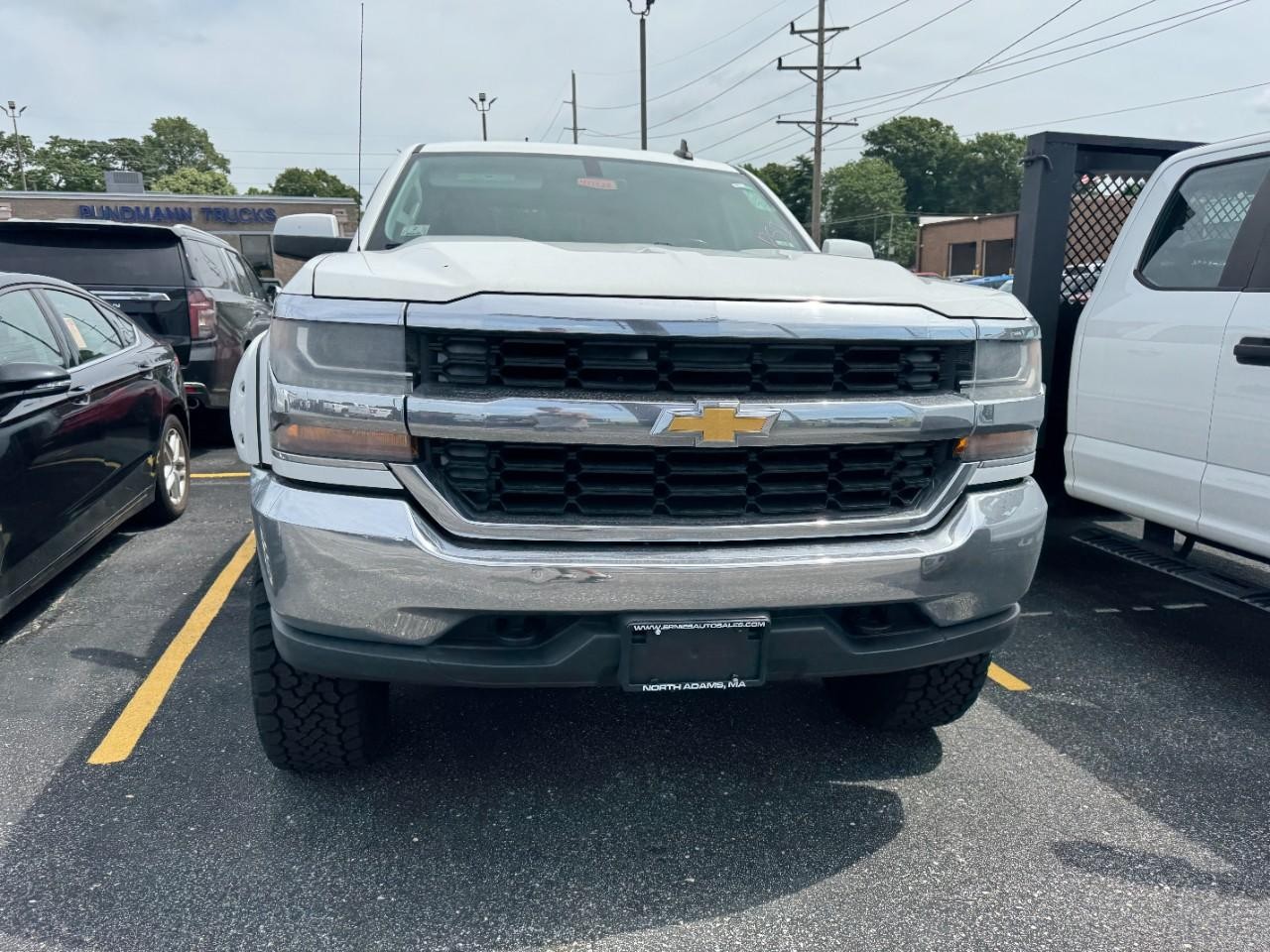 Chevrolet Silverado 1500 Vehicle Full-screen Gallery Image 03