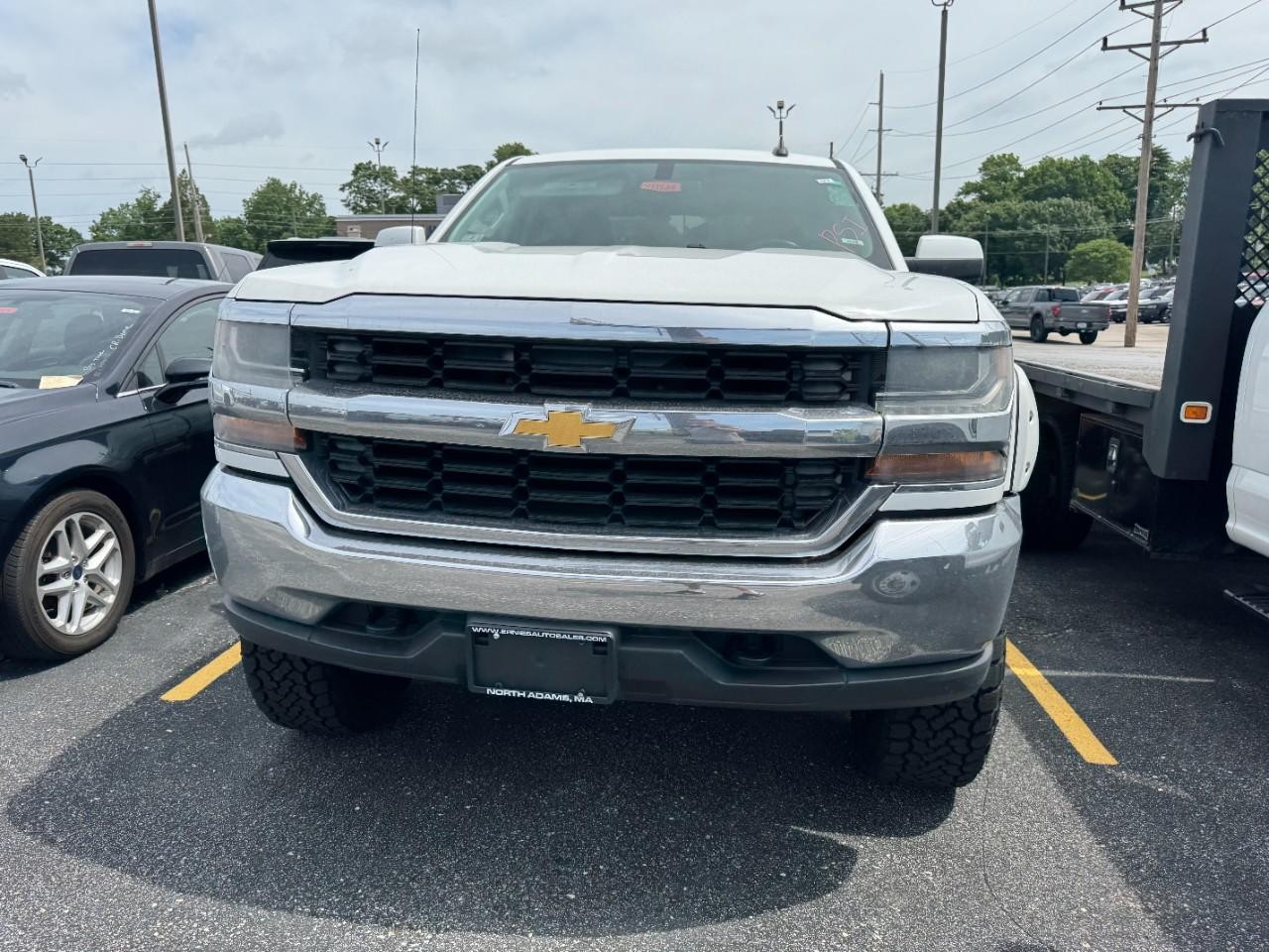 Chevrolet Silverado 1500 Vehicle Full-screen Gallery Image 04