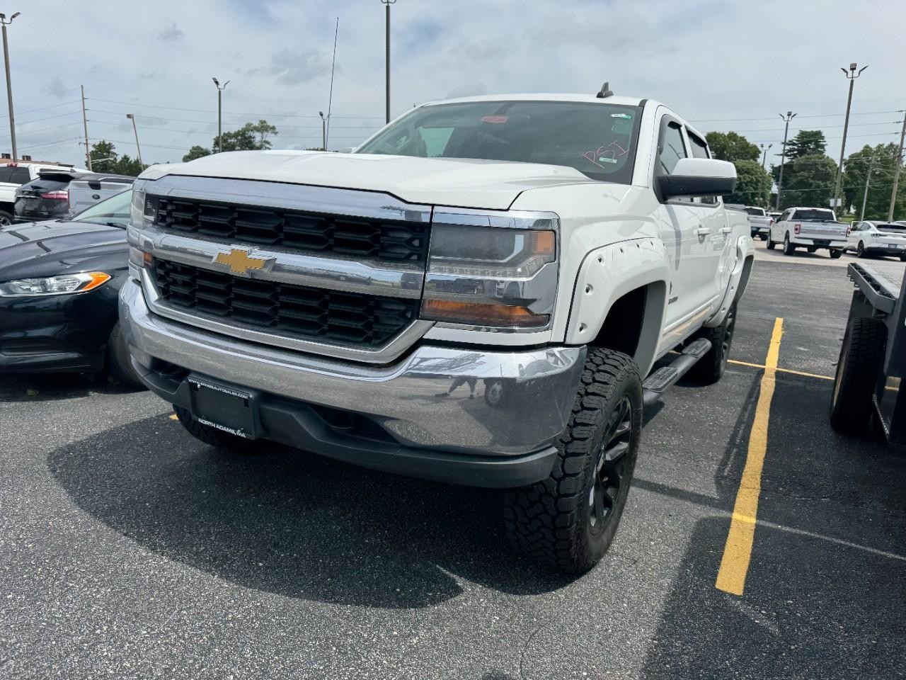Chevrolet Silverado 1500 Vehicle Full-screen Gallery Image 05