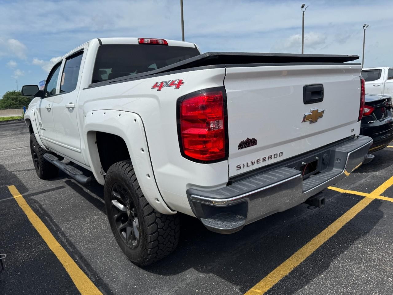Chevrolet Silverado 1500 Vehicle Full-screen Gallery Image 09