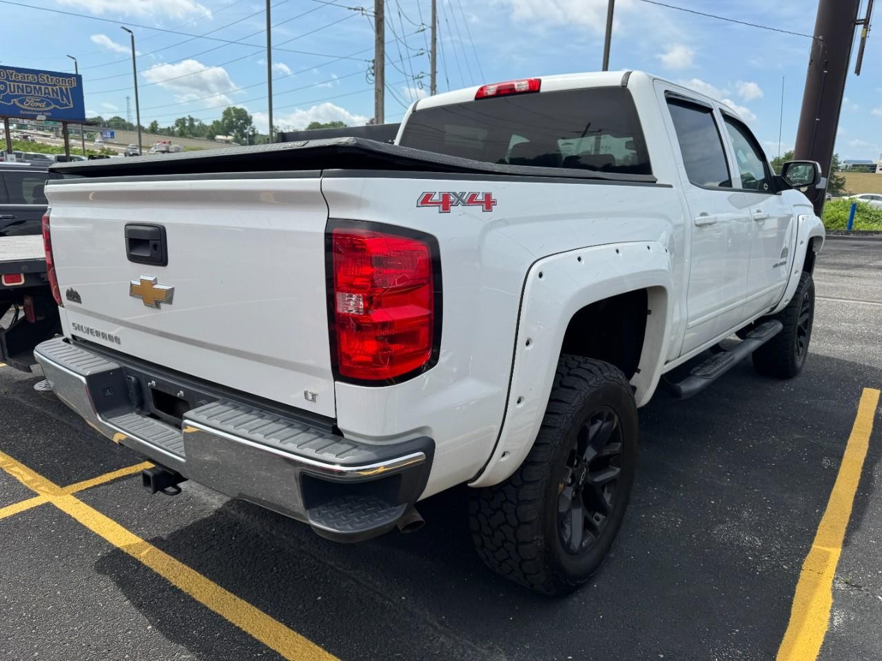 Chevrolet Silverado 1500 Vehicle Full-screen Gallery Image 10