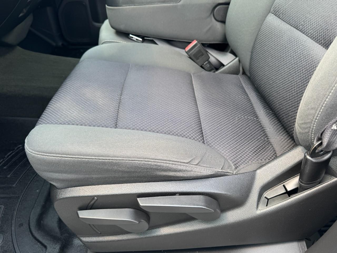 Chevrolet Silverado 1500 Vehicle Full-screen Gallery Image 14