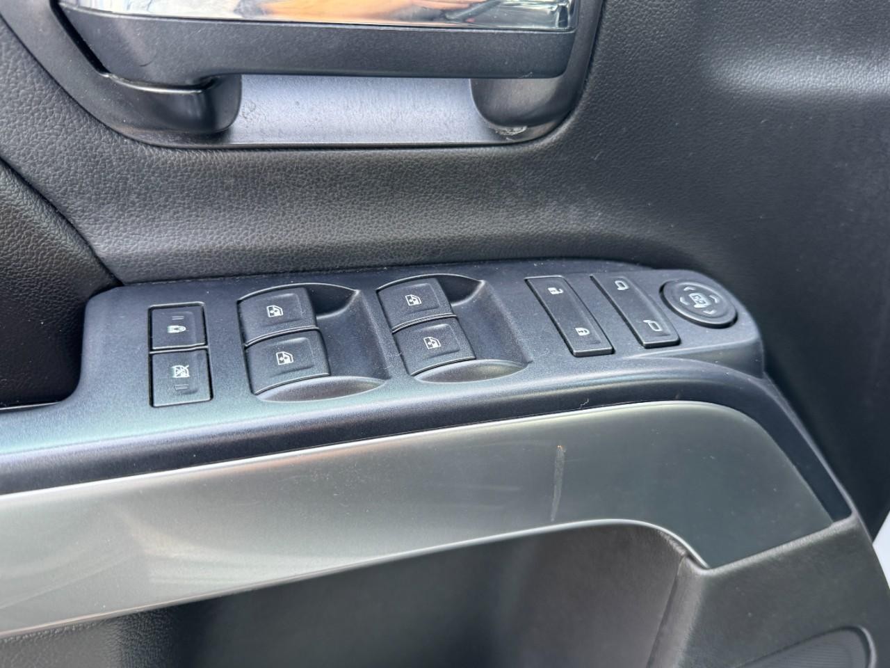 Chevrolet Silverado 1500 Vehicle Full-screen Gallery Image 15