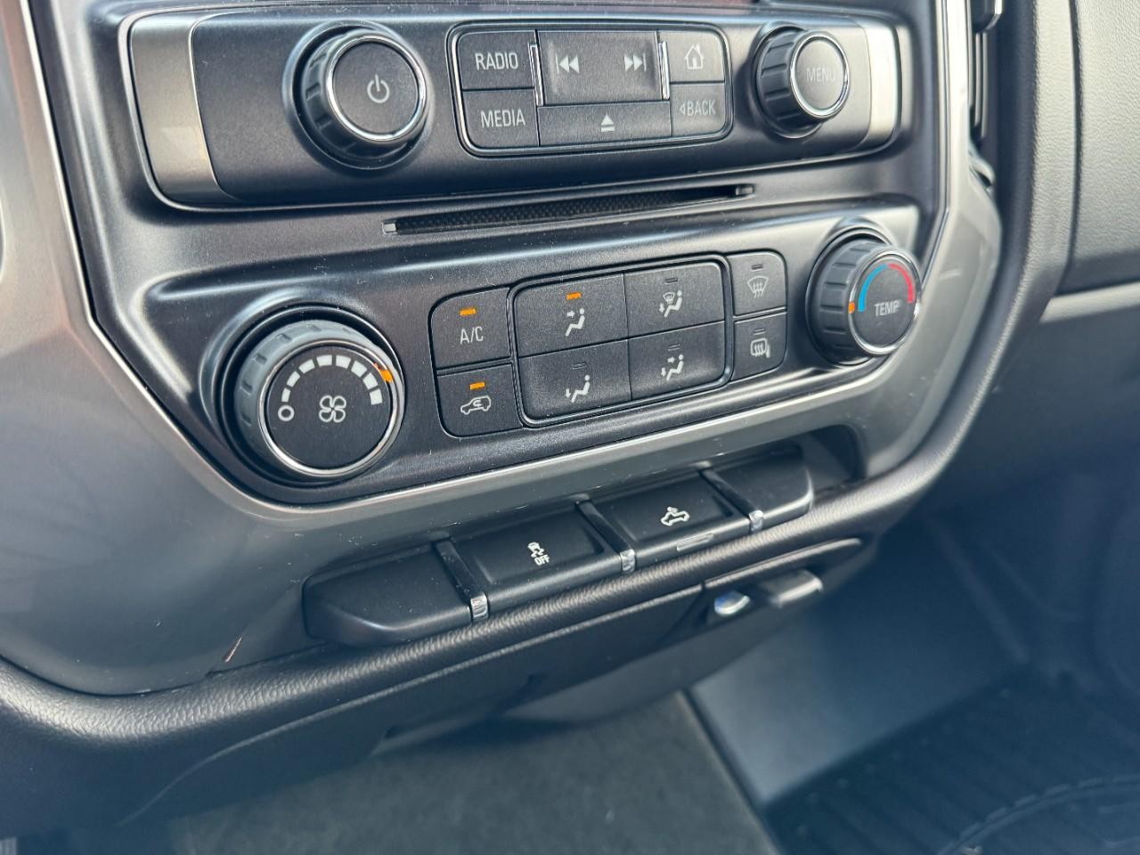 Chevrolet Silverado 1500 Vehicle Full-screen Gallery Image 19