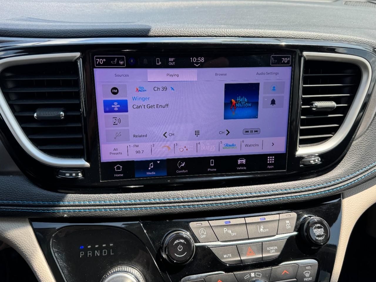 Chrysler Pacifica Vehicle Full-screen Gallery Image 20