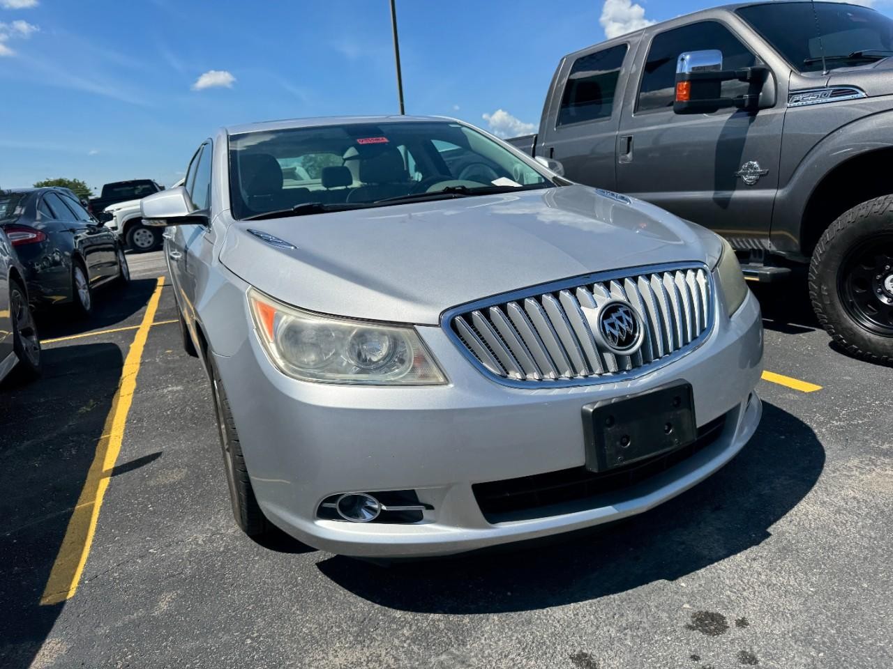 Buick LaCrosse Vehicle Full-screen Gallery Image 02