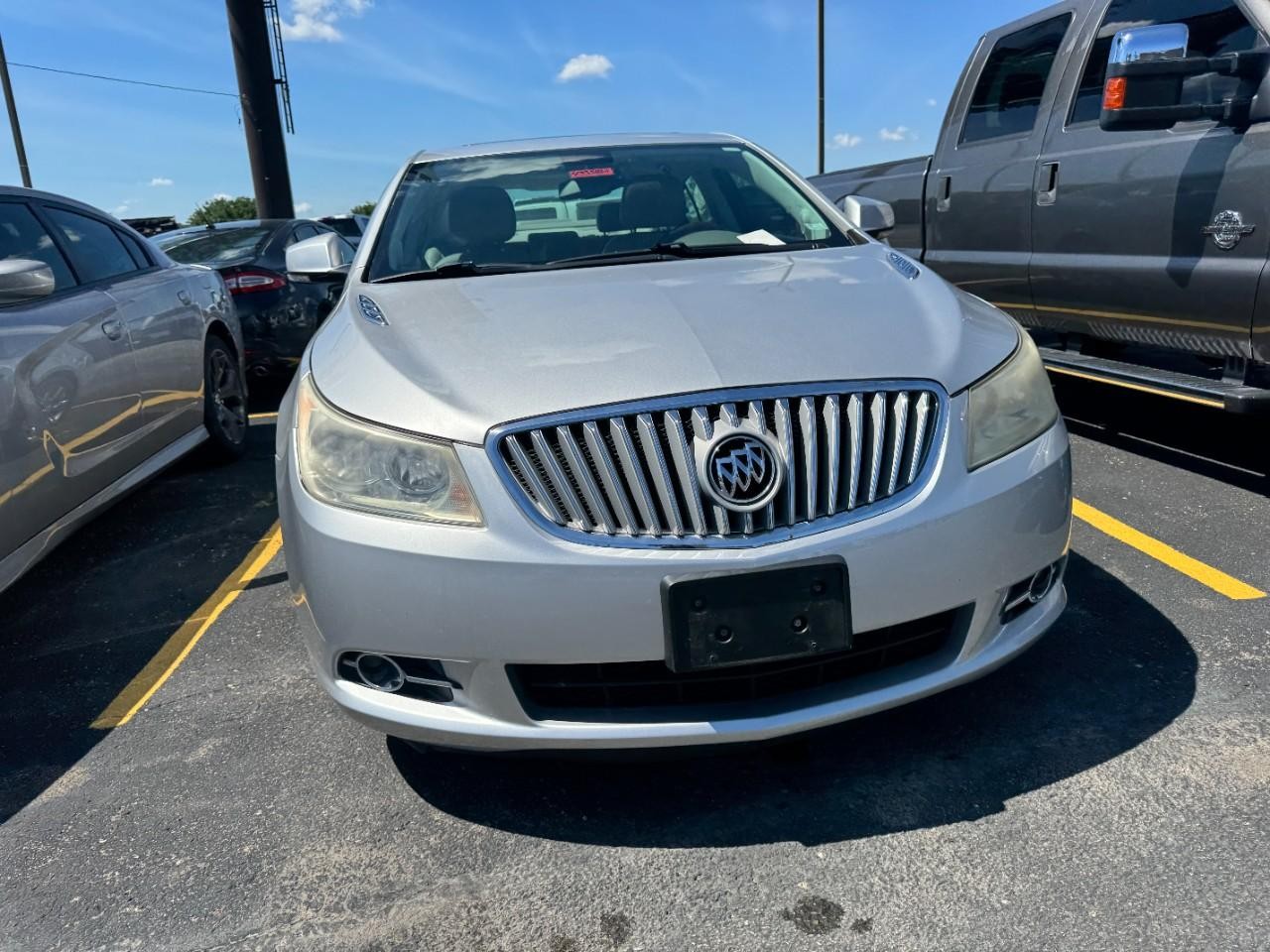 Buick LaCrosse Vehicle Full-screen Gallery Image 03
