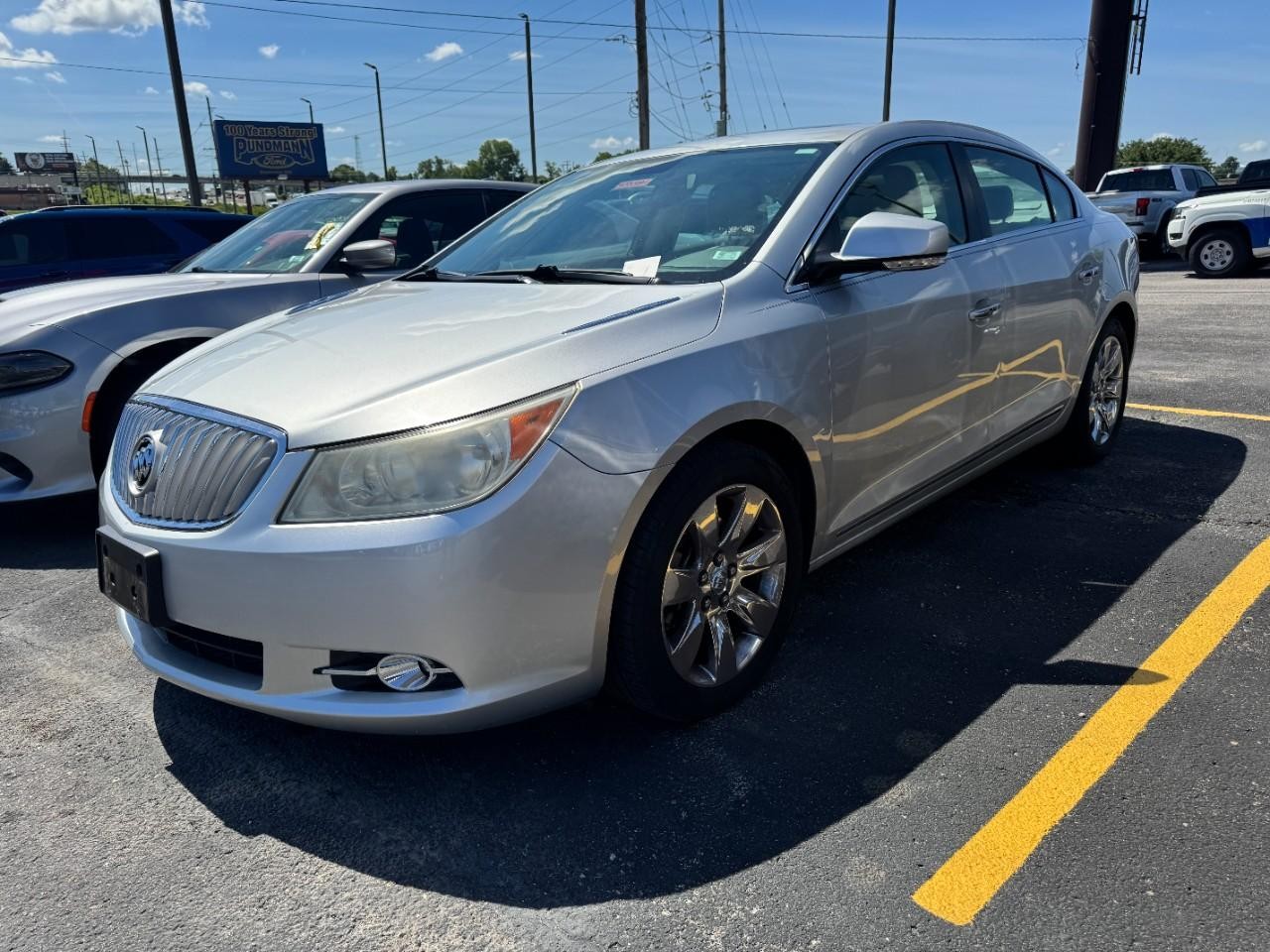 Buick LaCrosse Vehicle Full-screen Gallery Image 06