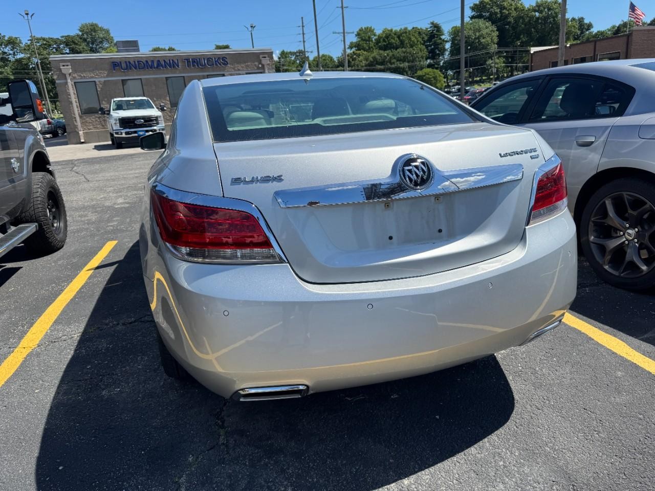 Buick LaCrosse Vehicle Full-screen Gallery Image 10