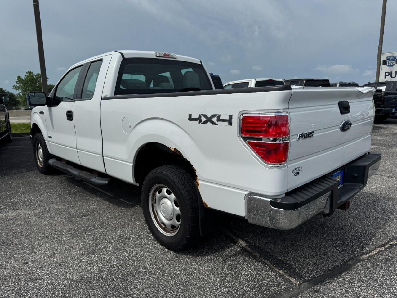 View vehicle photo 4