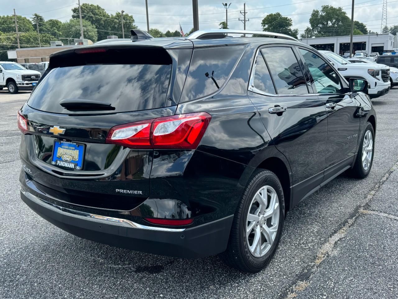 Chevrolet Equinox Vehicle Full-screen Gallery Image 03