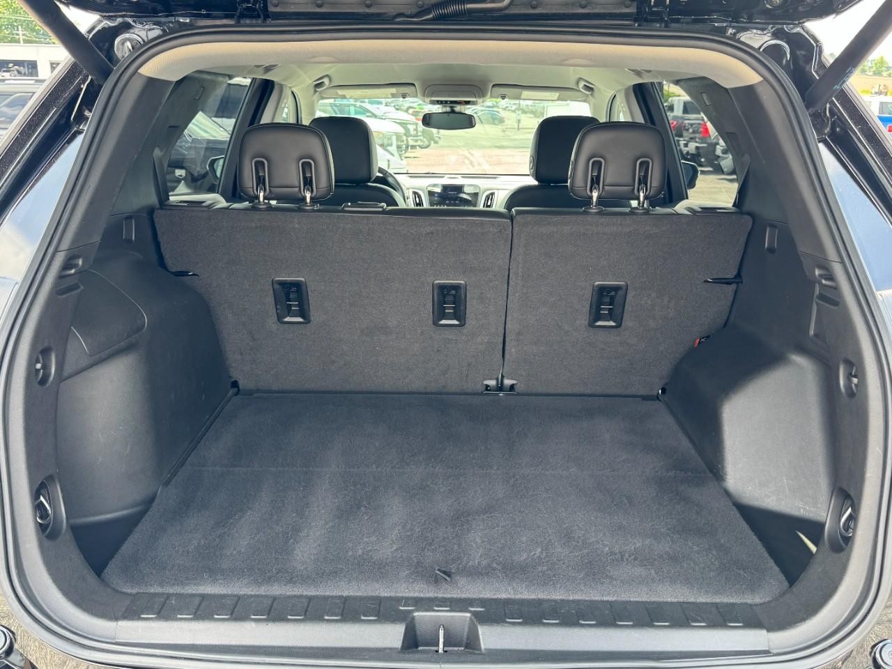 Chevrolet Equinox Vehicle Full-screen Gallery Image 06