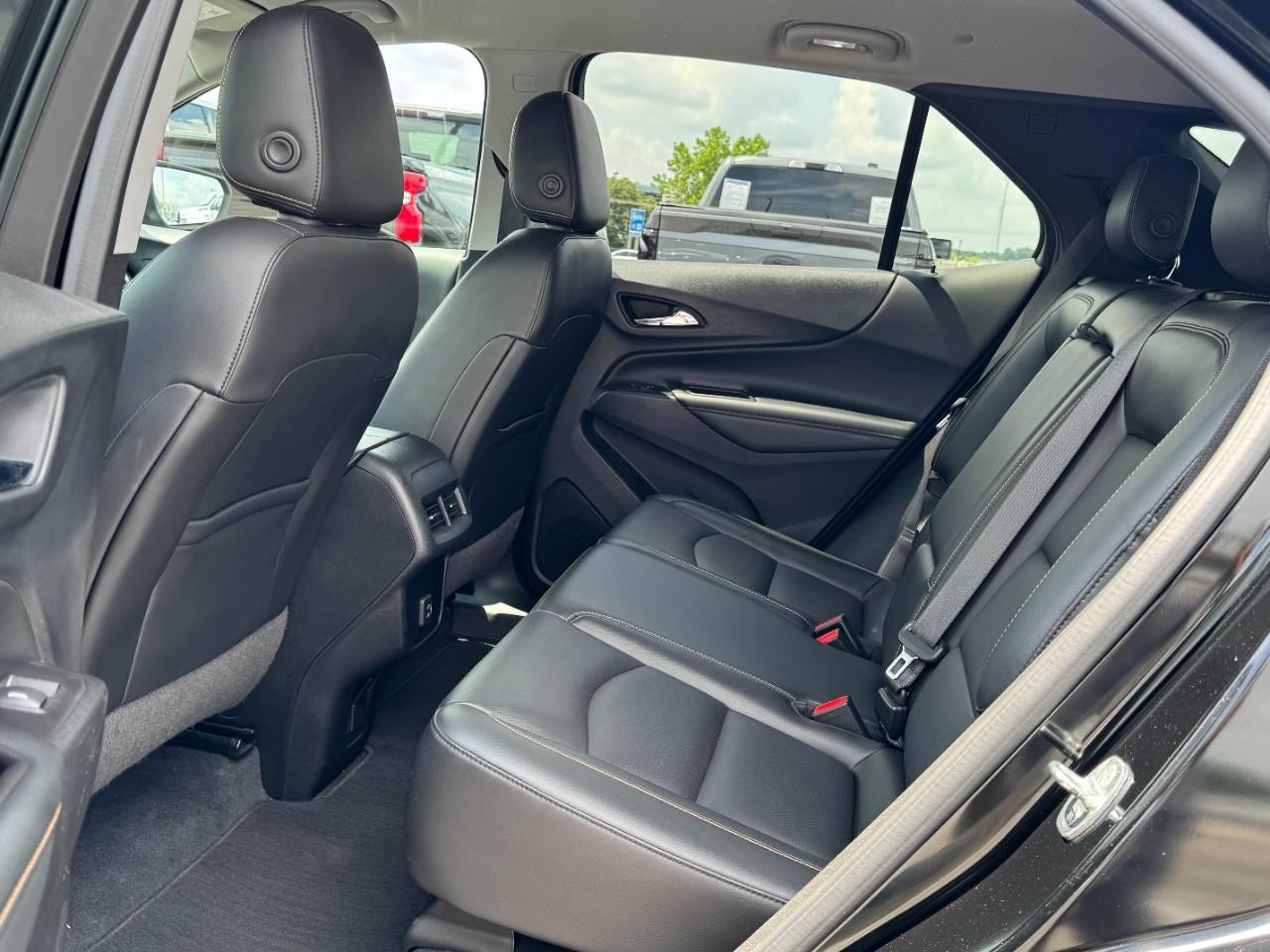 Chevrolet Equinox Vehicle Full-screen Gallery Image 10