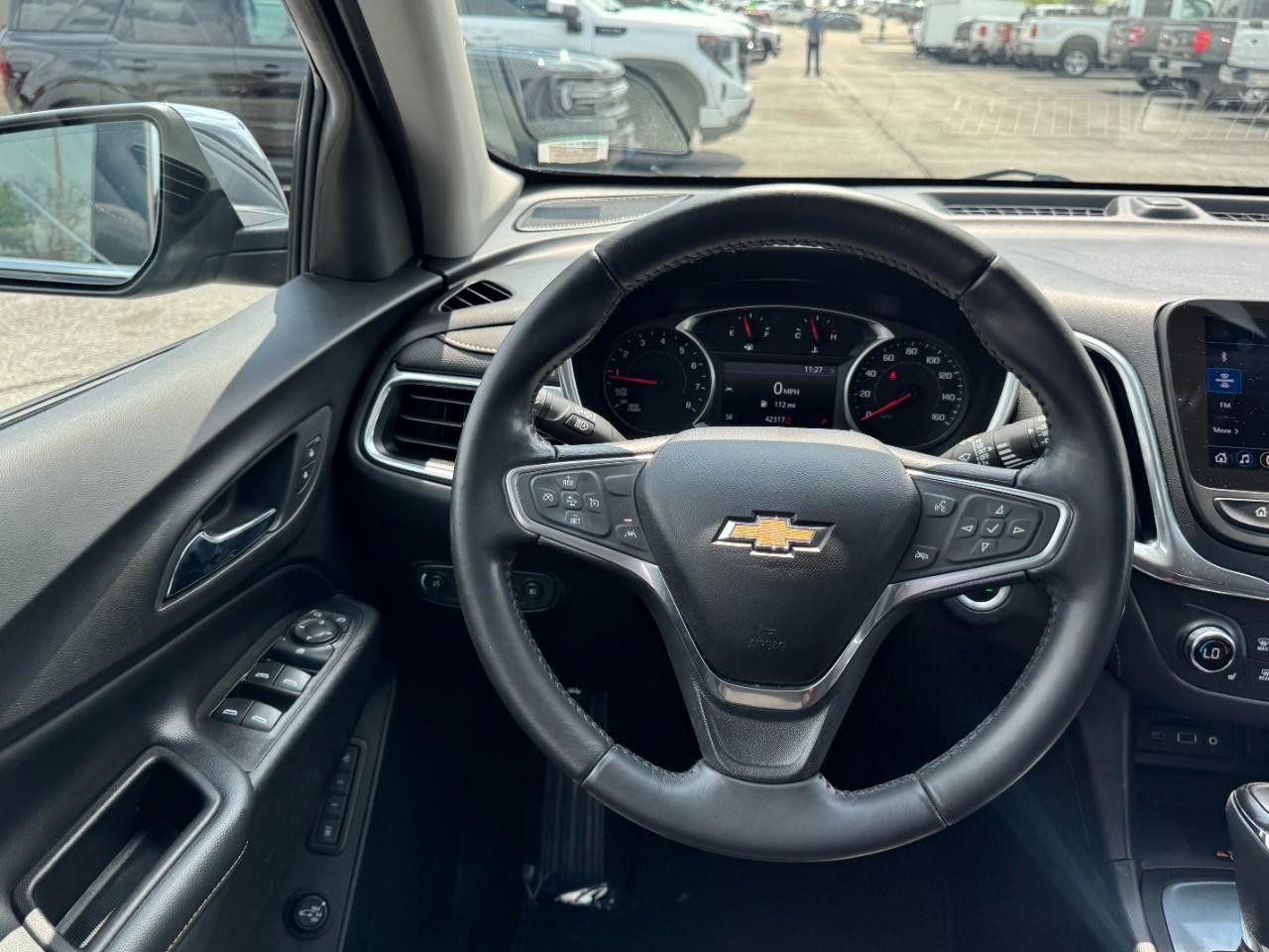 Chevrolet Equinox Vehicle Full-screen Gallery Image 12
