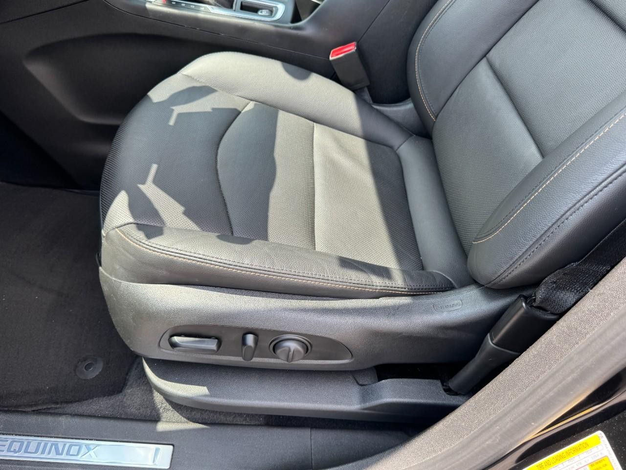 Chevrolet Equinox Vehicle Full-screen Gallery Image 14