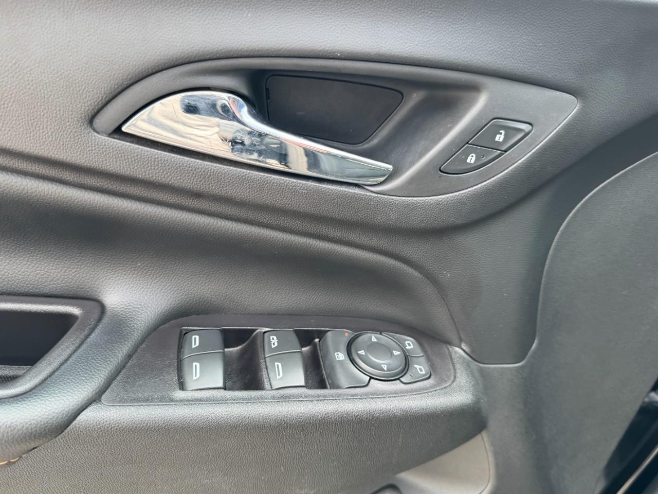 Chevrolet Equinox Vehicle Full-screen Gallery Image 16