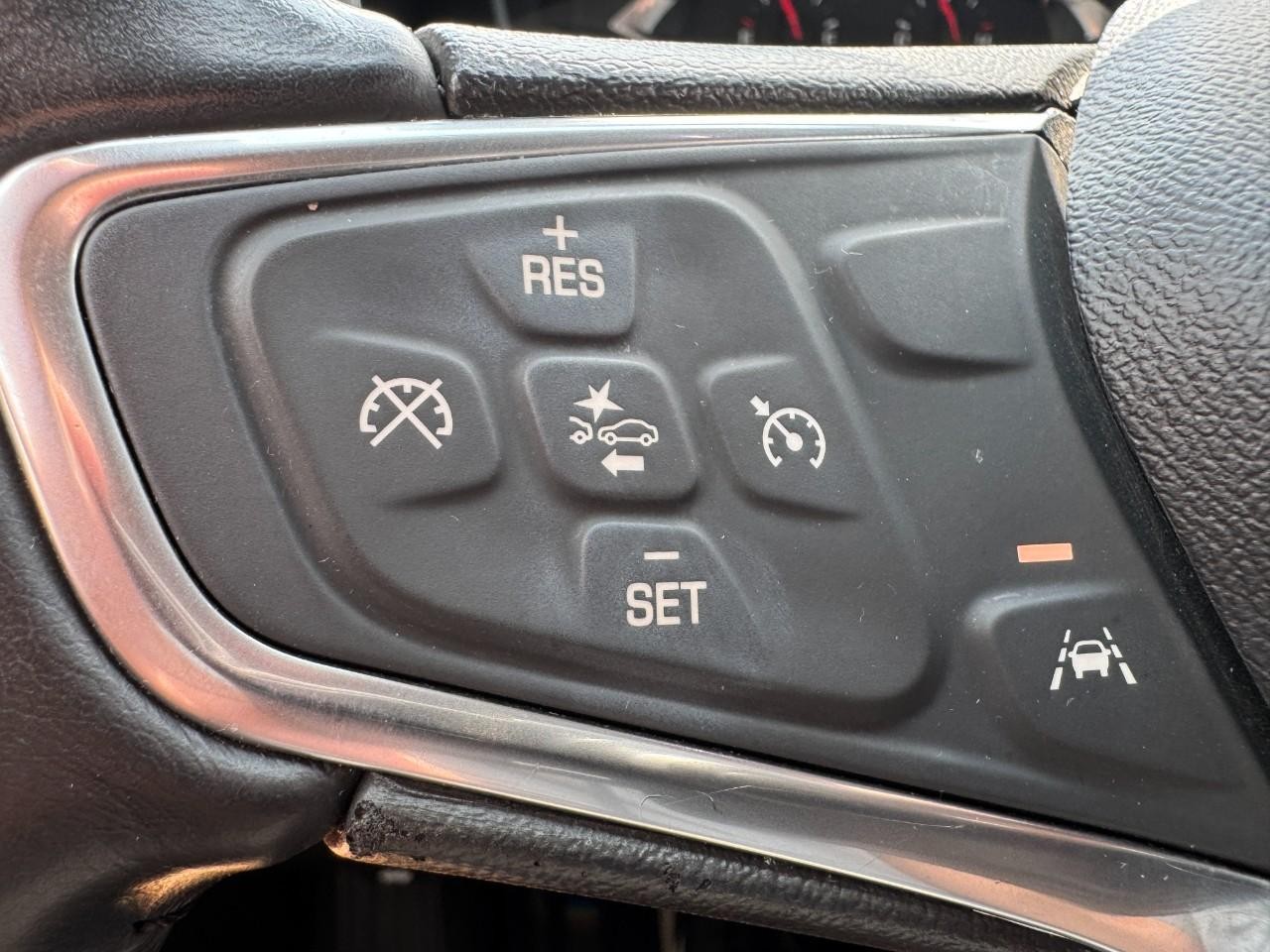 Chevrolet Equinox Vehicle Full-screen Gallery Image 17