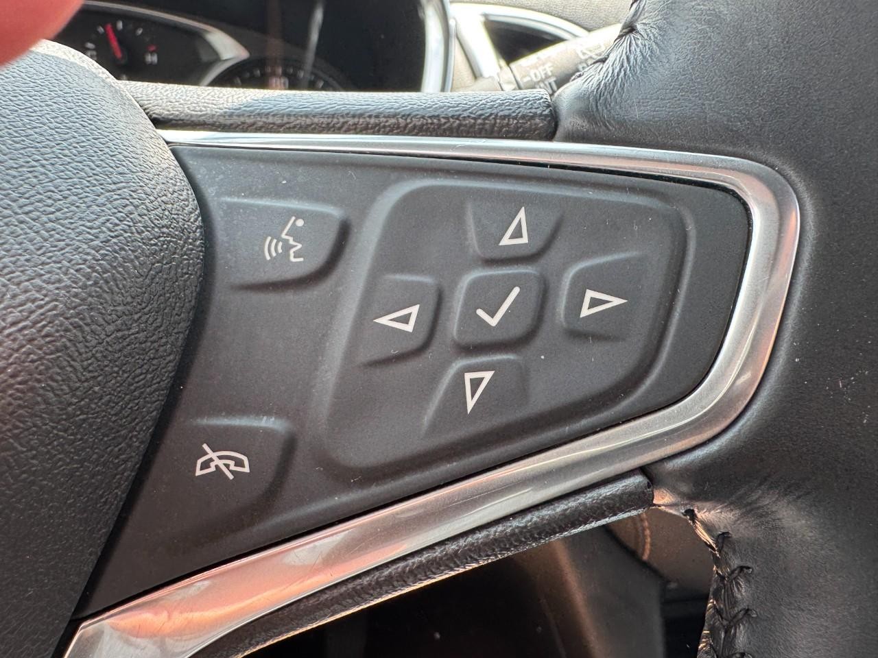 Chevrolet Equinox Vehicle Full-screen Gallery Image 18