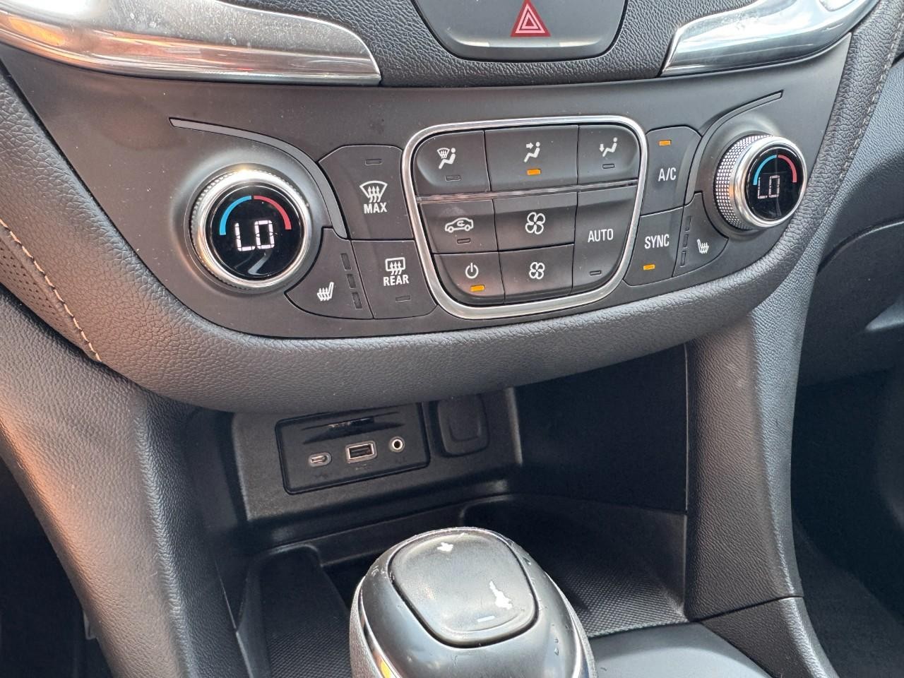 Chevrolet Equinox Vehicle Full-screen Gallery Image 19
