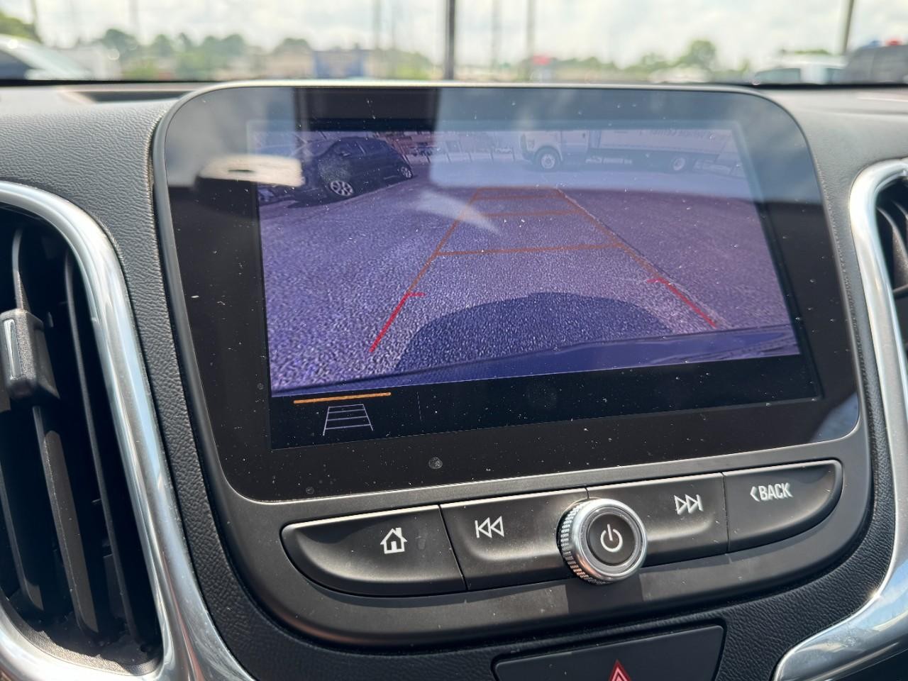 Chevrolet Equinox Vehicle Full-screen Gallery Image 21