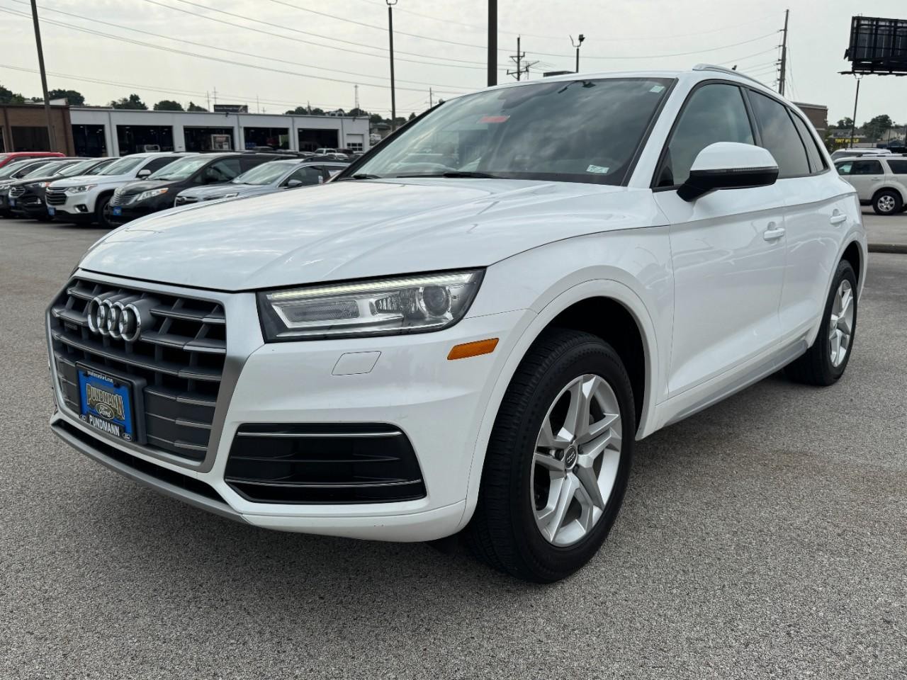 Audi Q5 Vehicle Full-screen Gallery Image 08