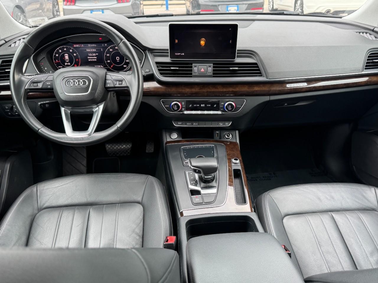 Audi Q5 Vehicle Full-screen Gallery Image 11