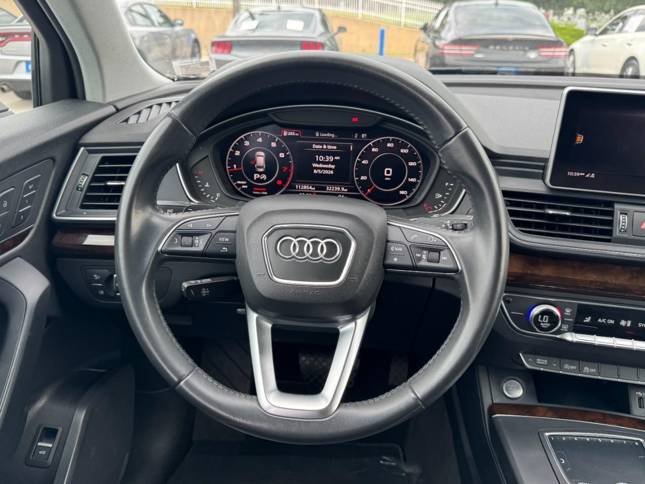 Audi Q5 Vehicle Full-screen Gallery Image 12