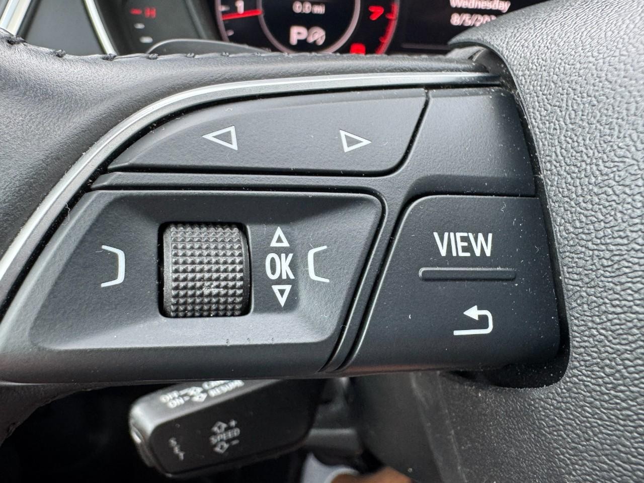 Audi Q5 Vehicle Full-screen Gallery Image 16