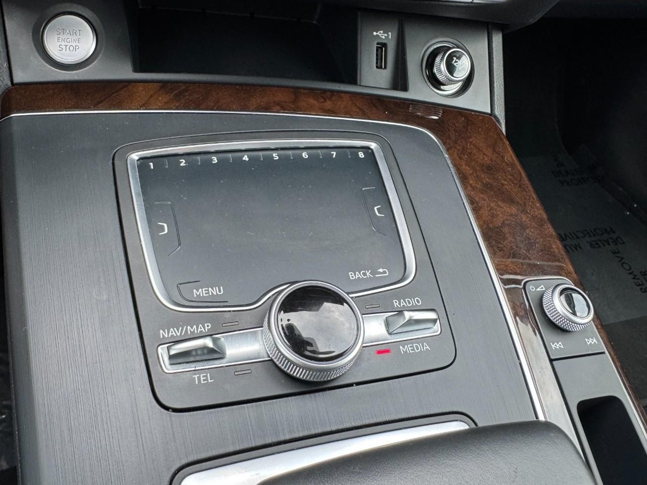 Audi Q5 Vehicle Full-screen Gallery Image 18