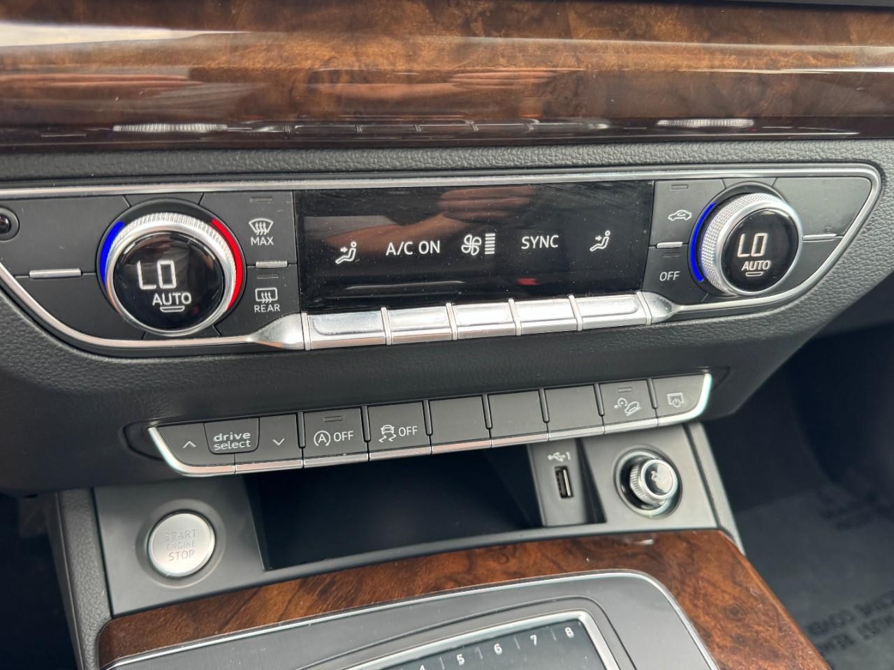 Audi Q5 Vehicle Full-screen Gallery Image 19