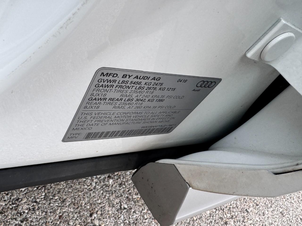 Audi Q5 Vehicle Full-screen Gallery Image 25