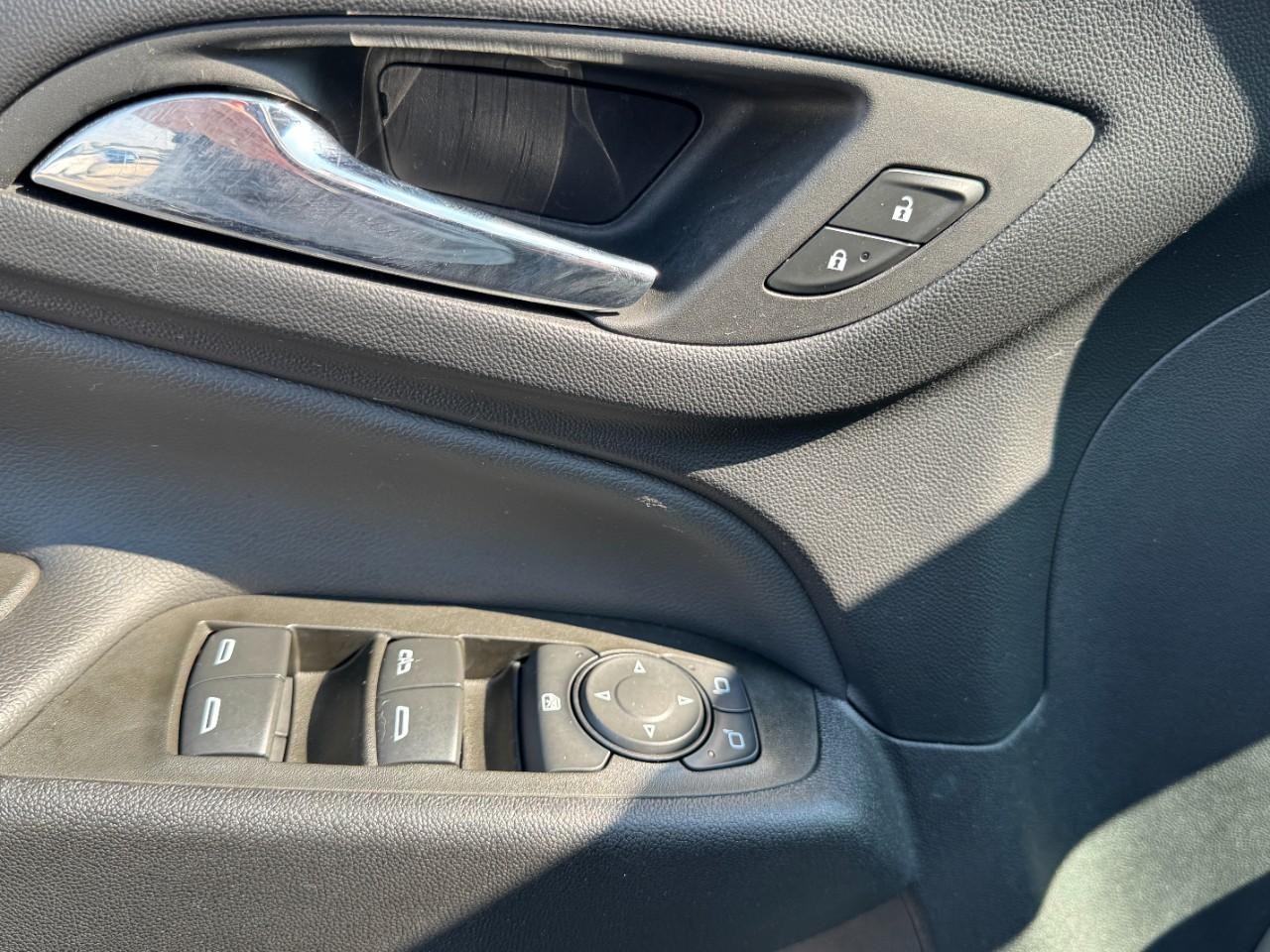 Chevrolet Equinox Vehicle Full-screen Gallery Image 16