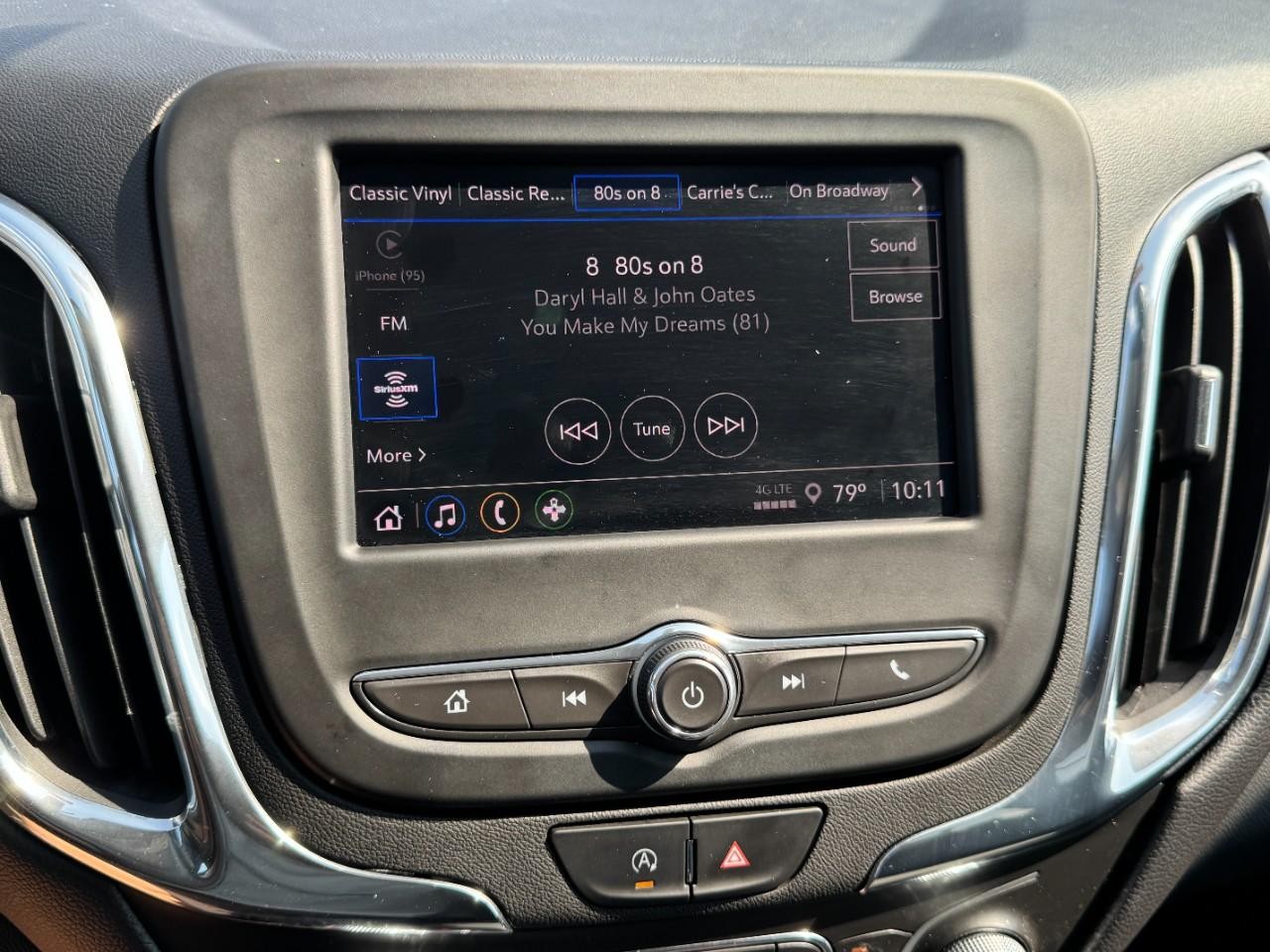 Chevrolet Equinox Vehicle Full-screen Gallery Image 20