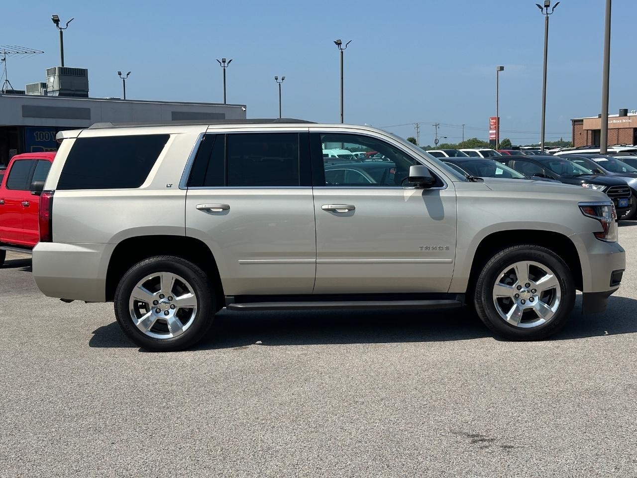 Chevrolet Tahoe Vehicle Full-screen Gallery Image 02