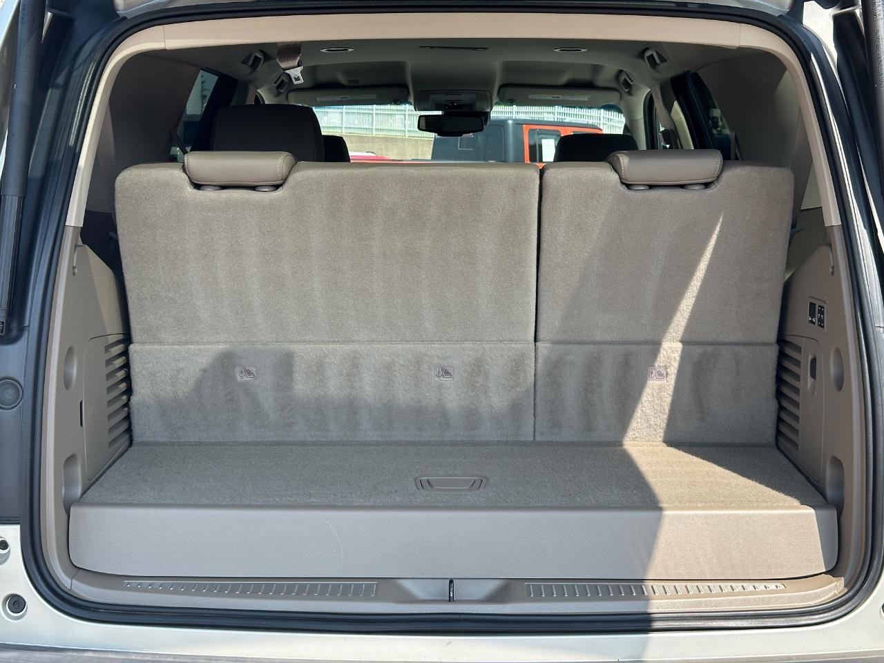 Chevrolet Tahoe Vehicle Full-screen Gallery Image 06