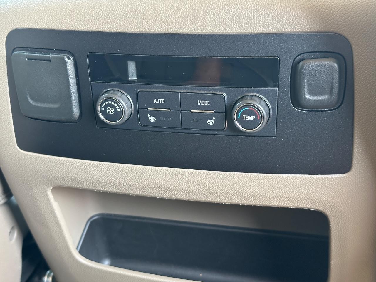 Chevrolet Tahoe Vehicle Full-screen Gallery Image 12