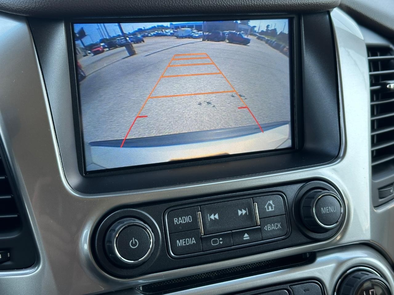 Chevrolet Tahoe Vehicle Full-screen Gallery Image 19
