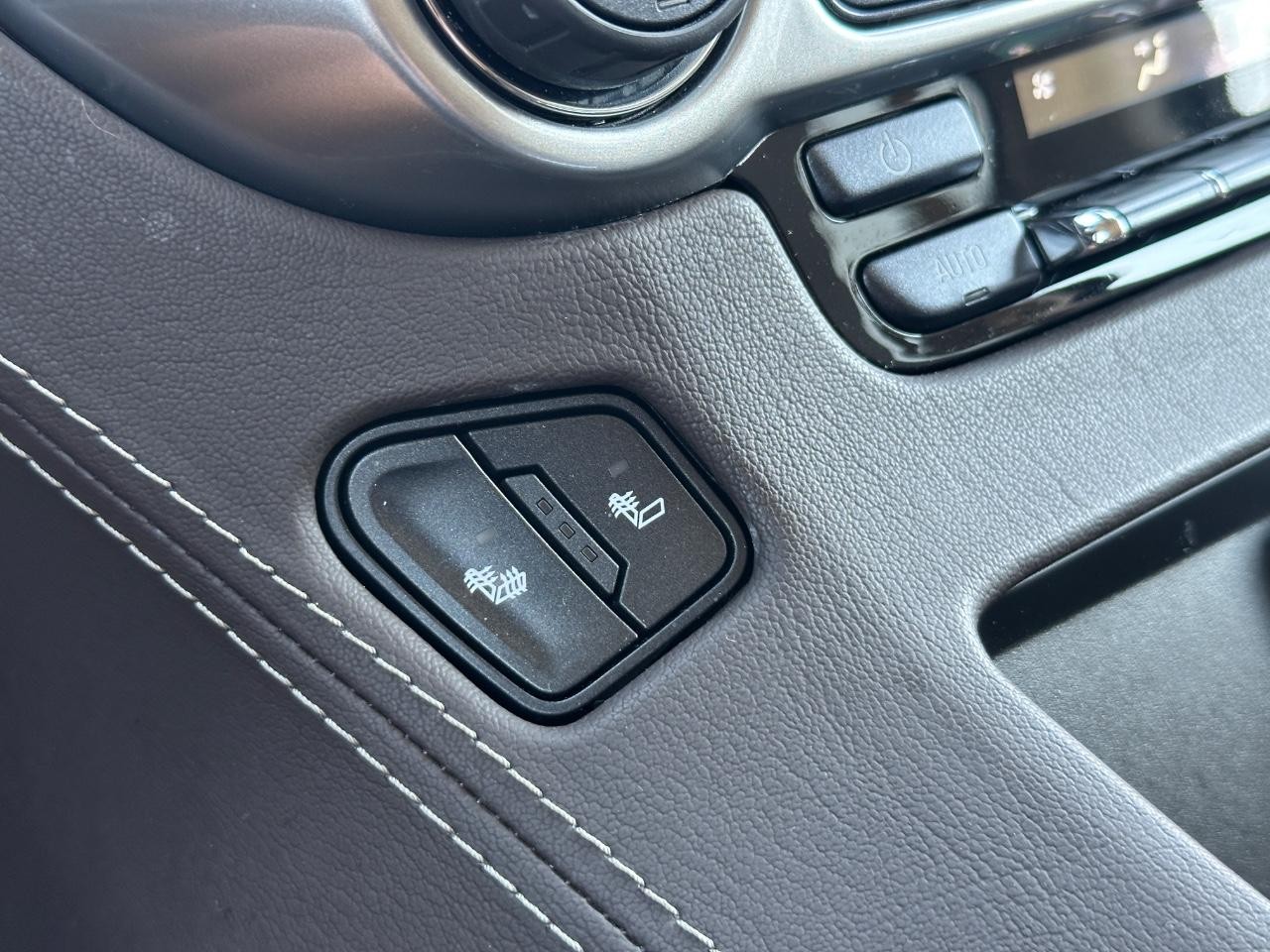Chevrolet Tahoe Vehicle Full-screen Gallery Image 21