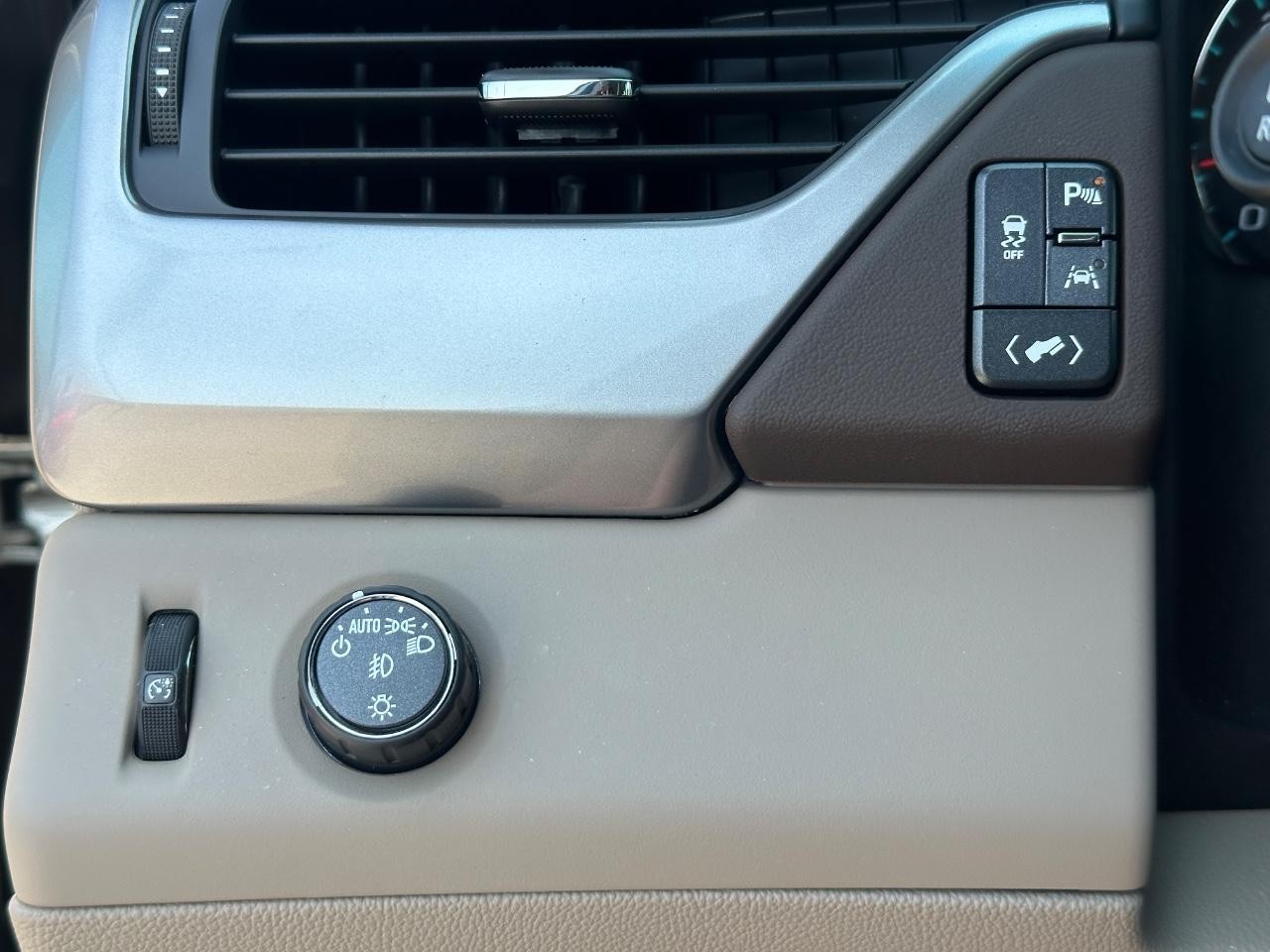 Chevrolet Tahoe Vehicle Full-screen Gallery Image 24