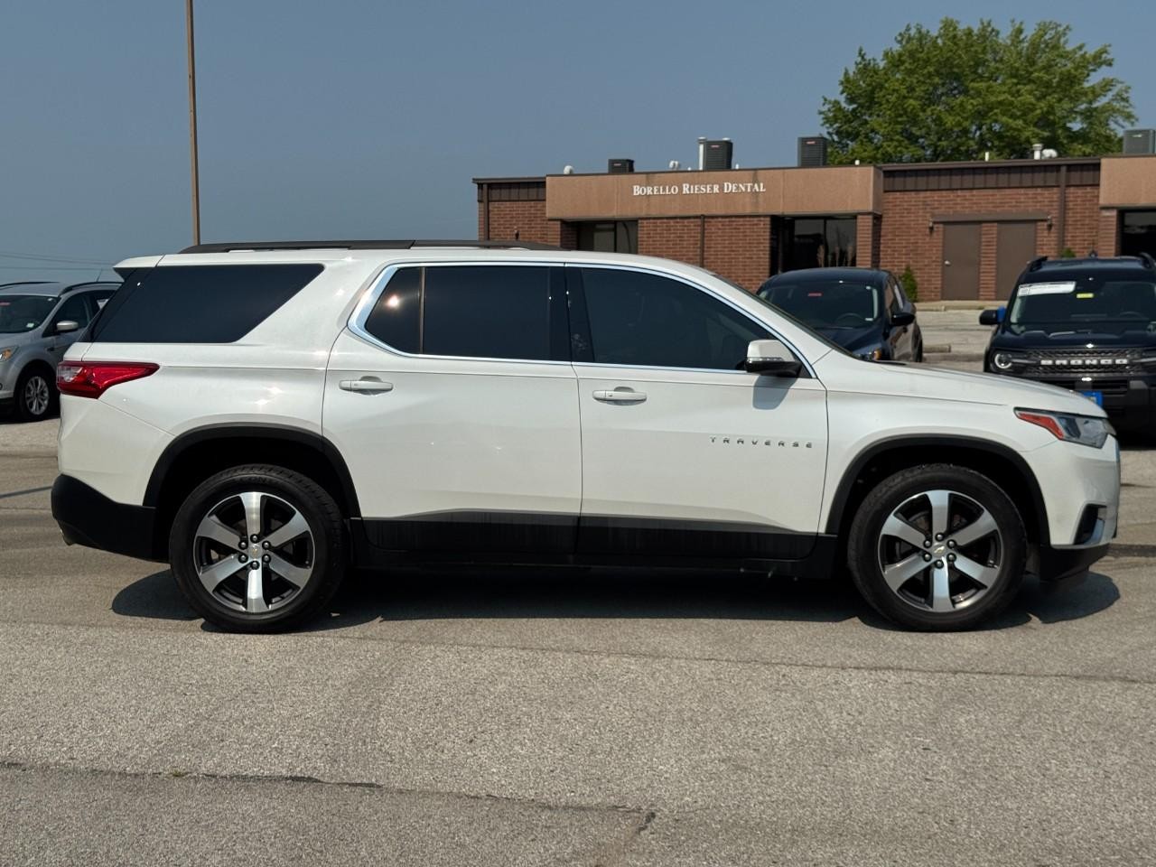 Chevrolet Traverse Vehicle Full-screen Gallery Image 02