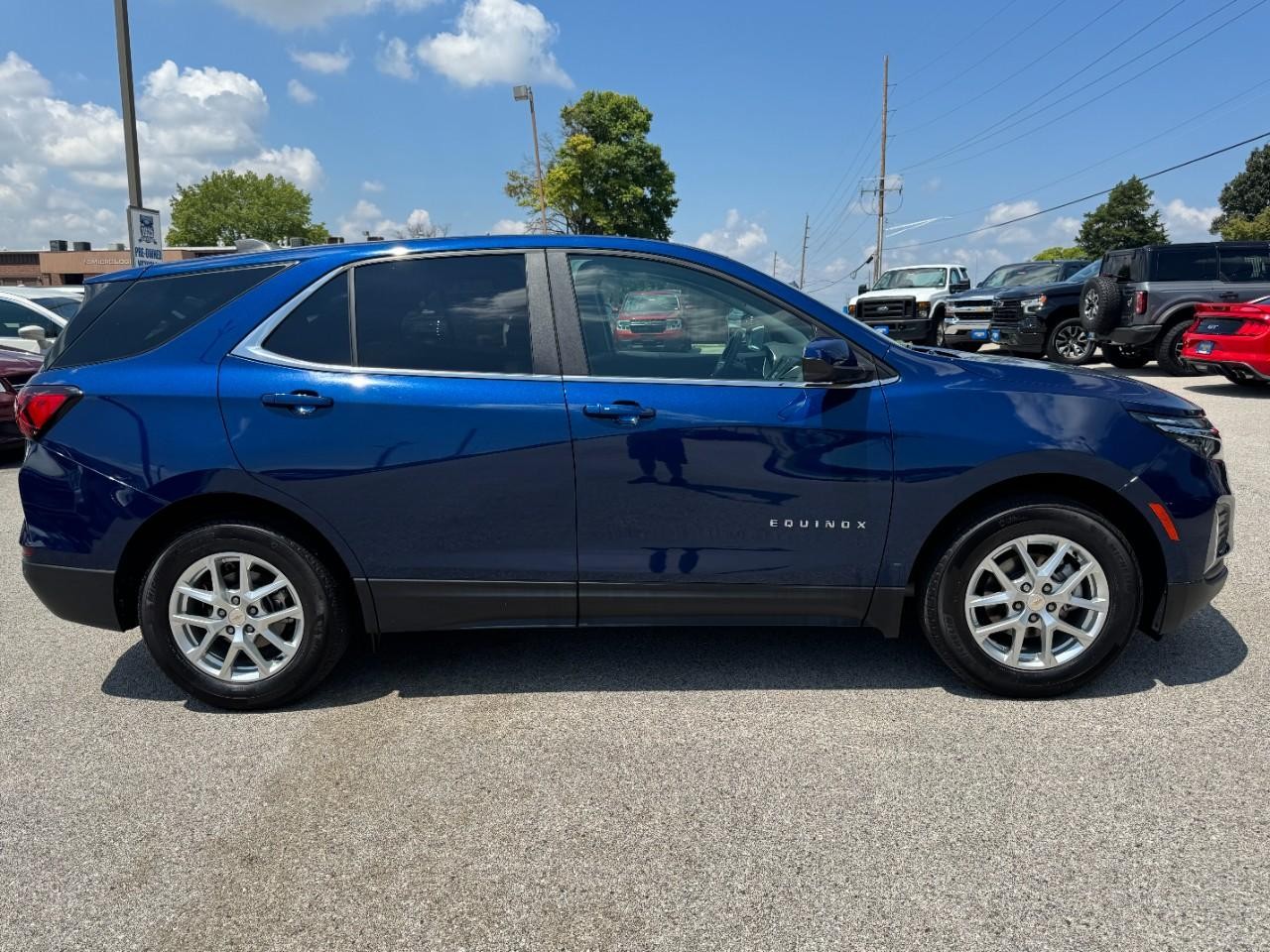 Chevrolet Equinox Vehicle Full-screen Gallery Image 02