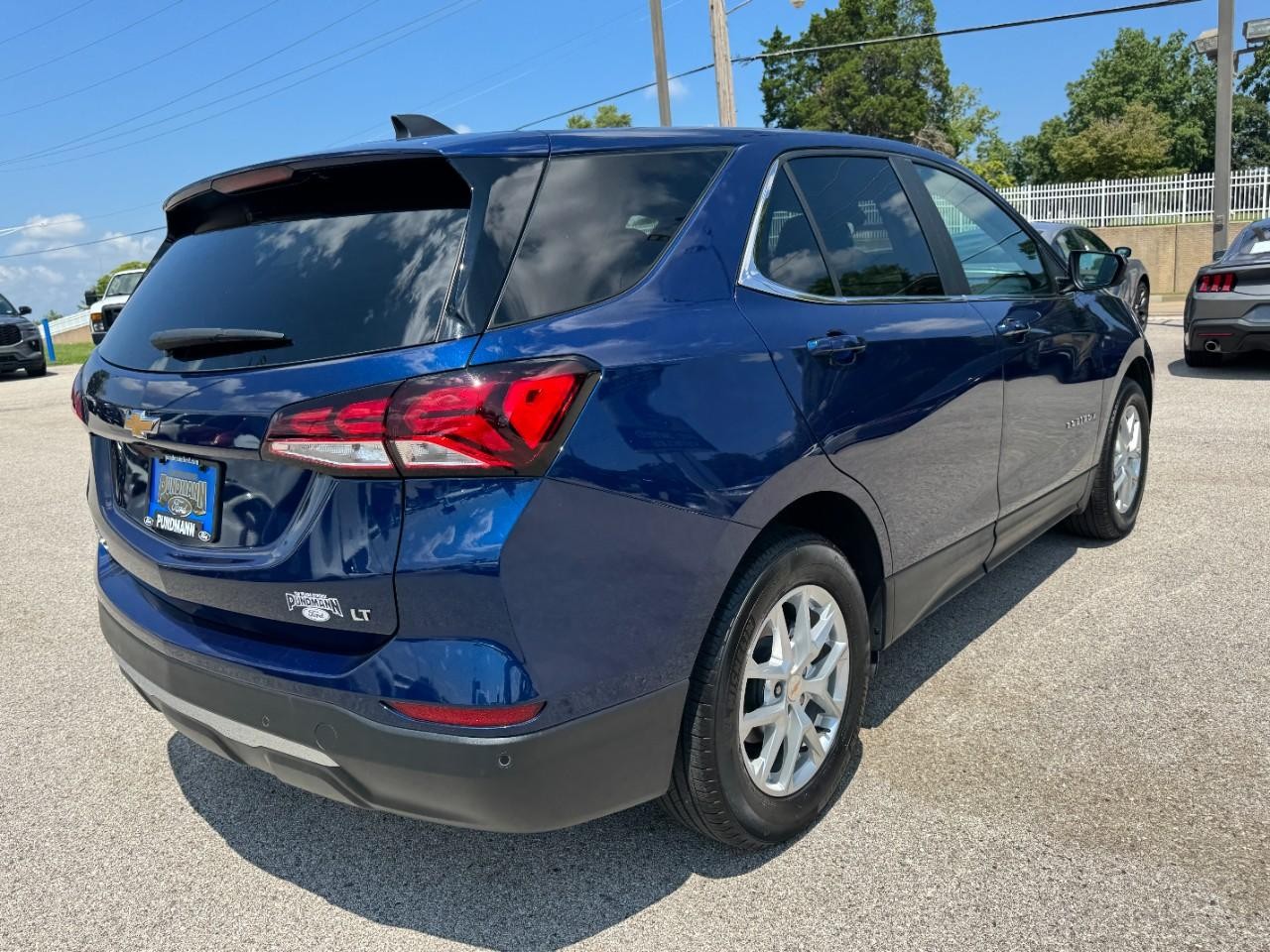 Chevrolet Equinox Vehicle Full-screen Gallery Image 03