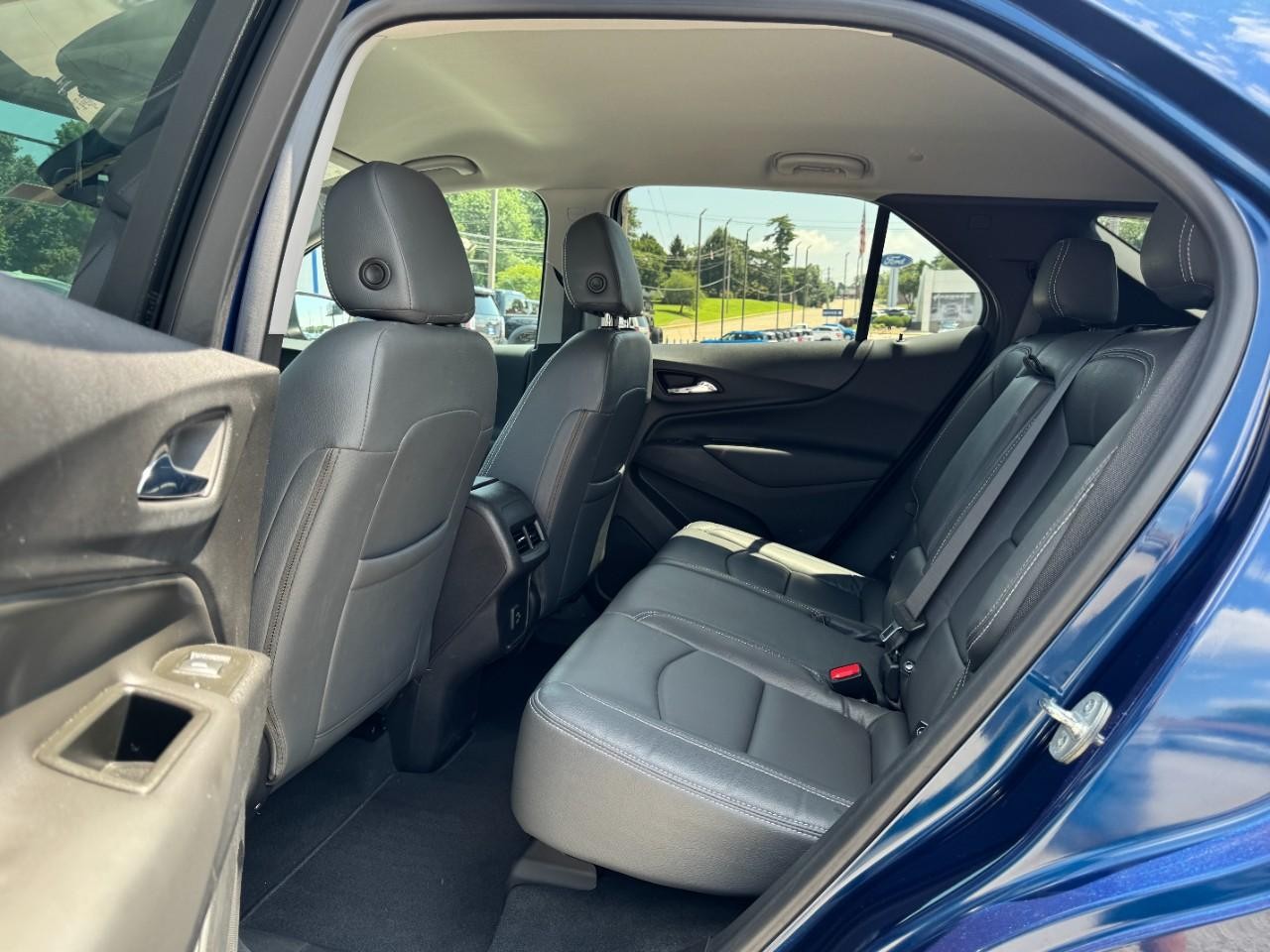 Chevrolet Equinox Vehicle Full-screen Gallery Image 10