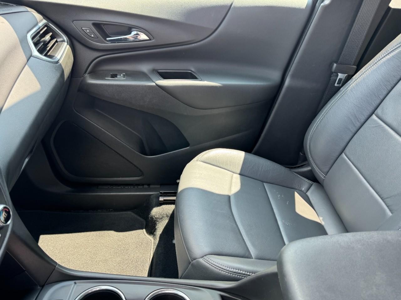 Chevrolet Equinox Vehicle Full-screen Gallery Image 13